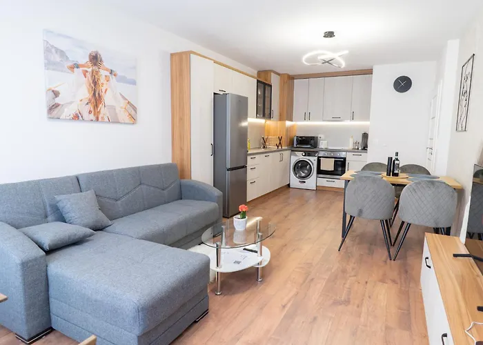 New Modern & Cozy Apartment With Free Private Parking And Ev Charging Station